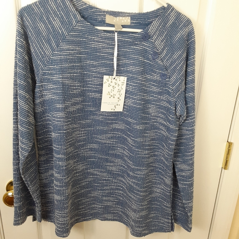 NWT  Carolyn Taylor Top With Button Size Large